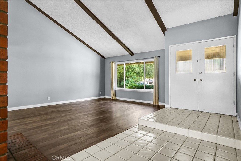 25136 Avenida Rondel Valencia, CA 91355 - Photo 5 of 36