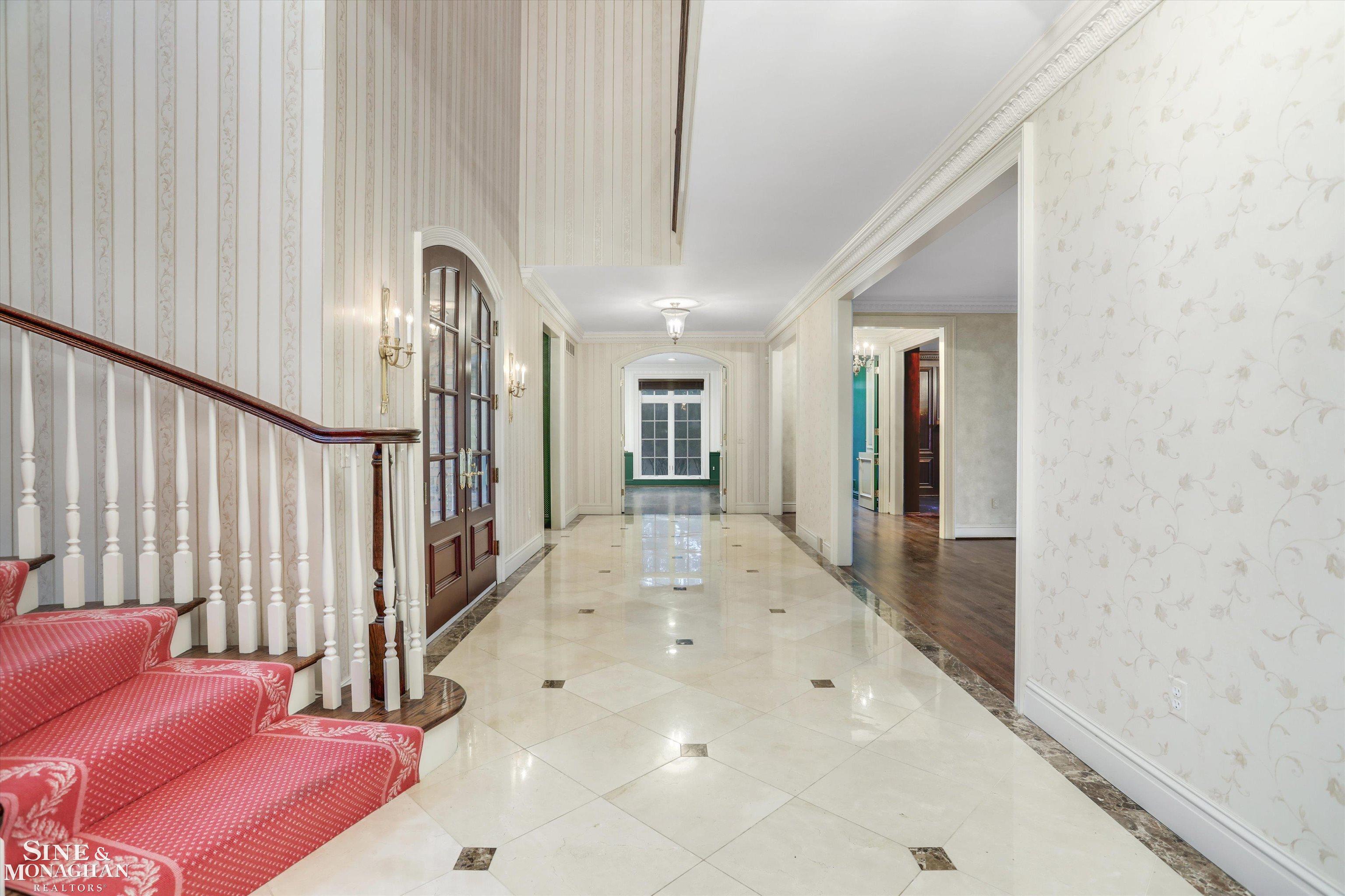 217 Lake Shore Road Grosse Pointe, MI 48236 - Photo 8 of 63 50166368-c75c459a-ac03-4839-b126-a31628c4df64.JPG