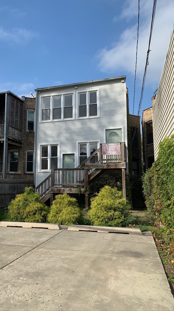 1211 West Addison Street, Unit 2 Chicago, IL 60613 - Photo 16 of 16 front view of a house with a yard