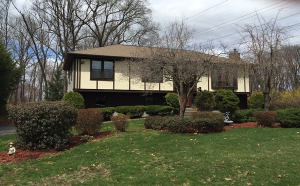 167 Carriage Road Chicopee, MA 01013 - Photo 1 of 12 Gallery Image 1