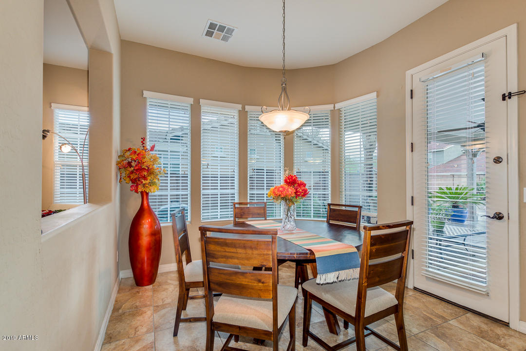 3681 East Weather Vane Road Gilbert, AZ 85296 - Photo 16 of 33 Kitchen Dining