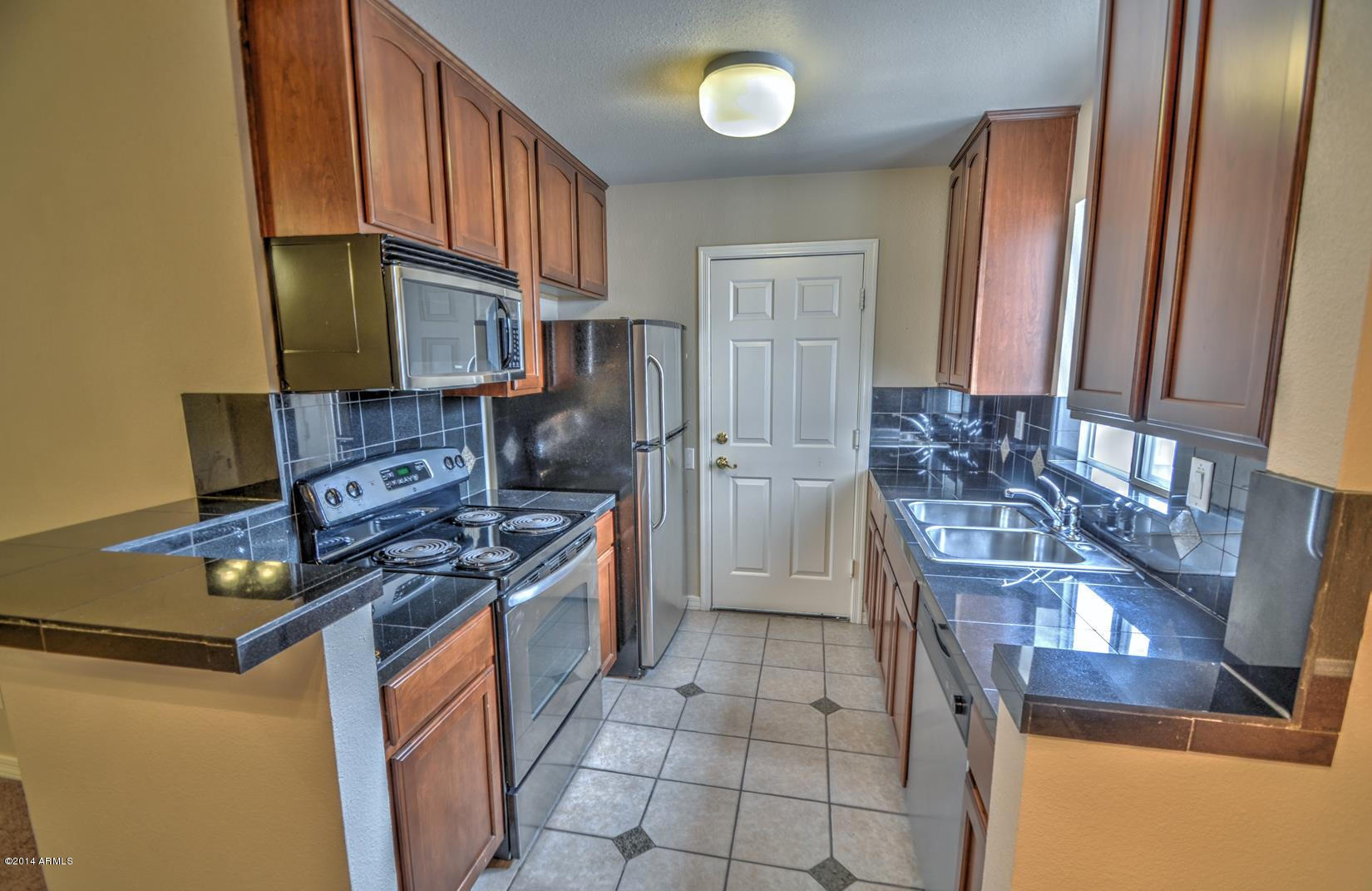 4211 East Carson Road Phoenix, AZ 85042 - Photo 8 of 19 a kitchen with a stove and a refrigerator