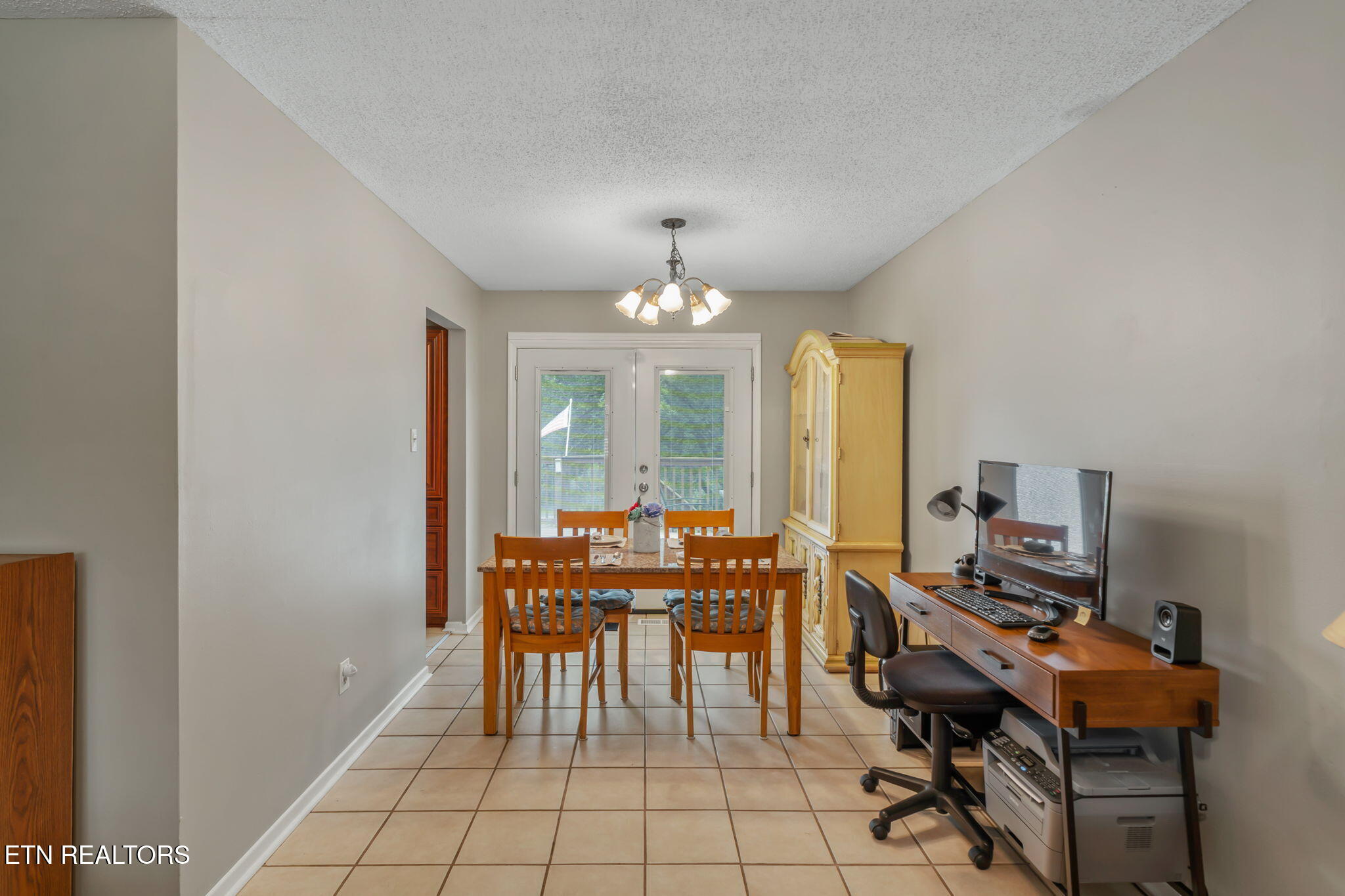111 Tracy Lane Oak Ridge, TN 37830 - Photo 8 of 50 16-web-or-mls-111 Tracy Lane-27