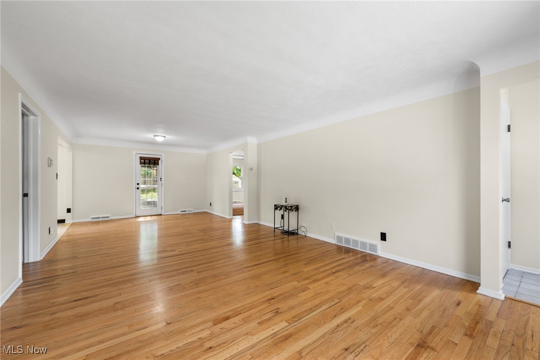 4928 Emmet Road Cleveland, OH 44124 - Photo 6 of 31 Gallery Image 6