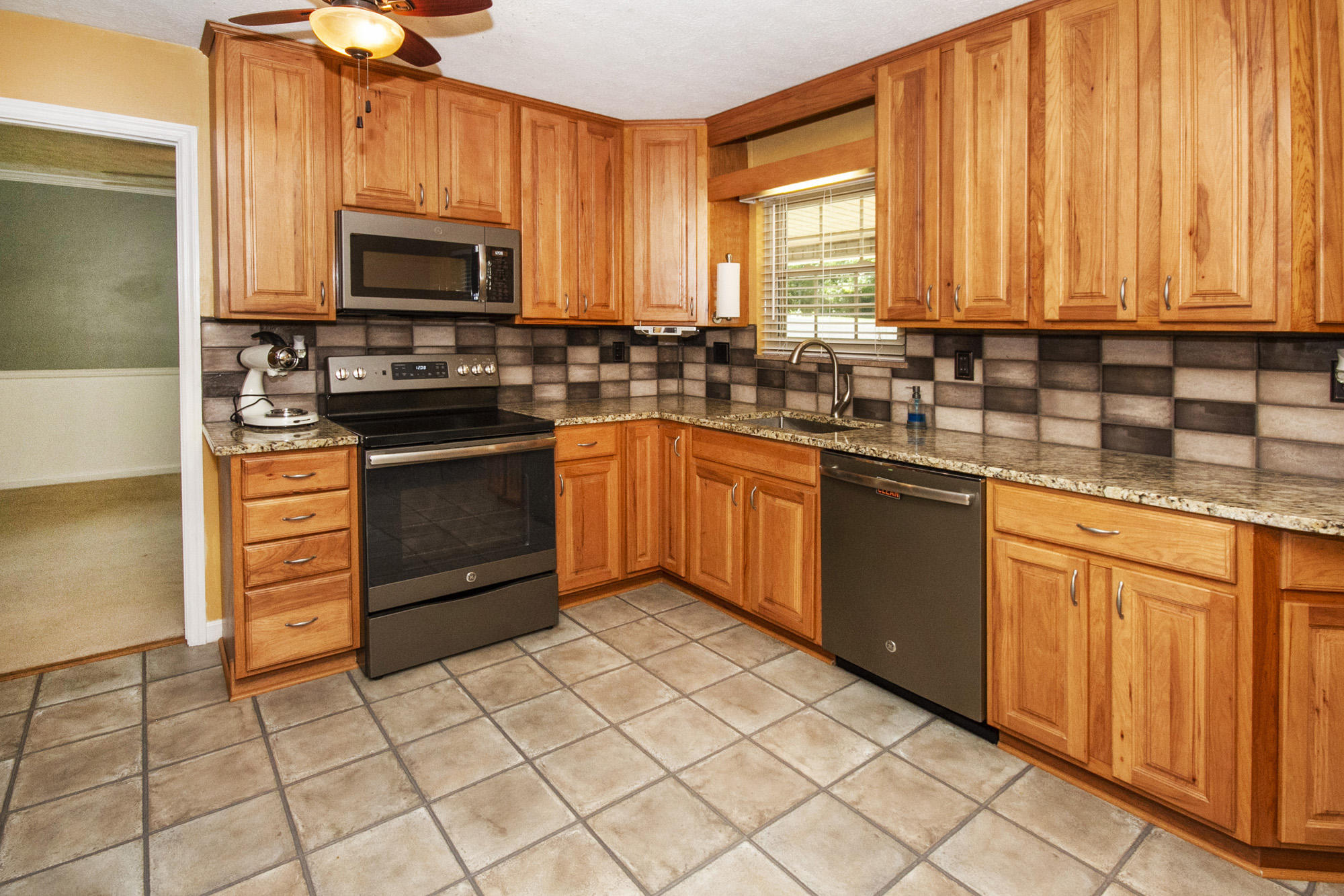 7805 Blueberry Road Powell, TN 37849 - Photo 5 of 28 F0CE4D9F-CF62-4F7F-8AC2-418FAF5DA4C3
