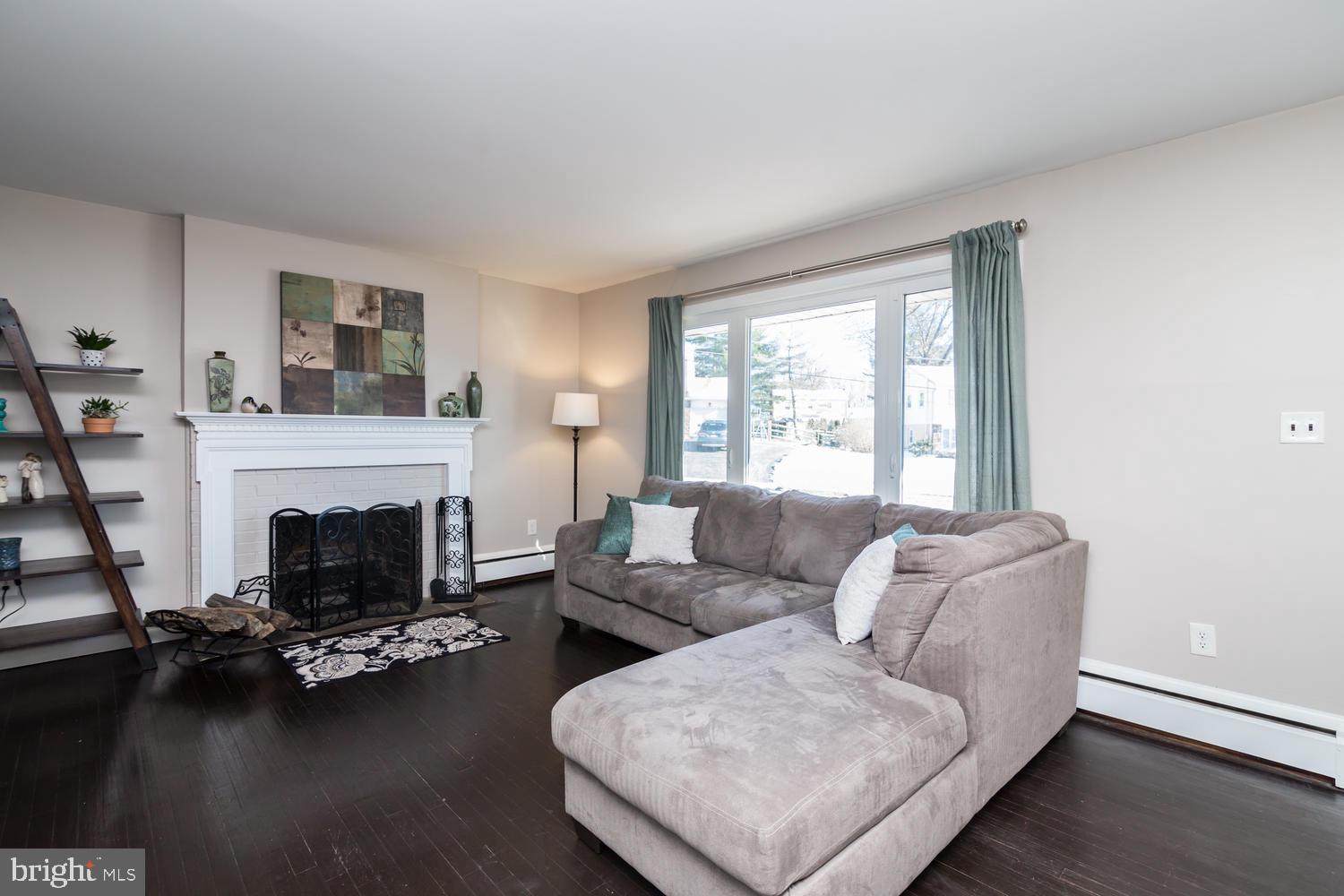 2019 Spring Mill Road Conshohocken, PA 19428 - Photo 5 of 36 Gallery Image 5