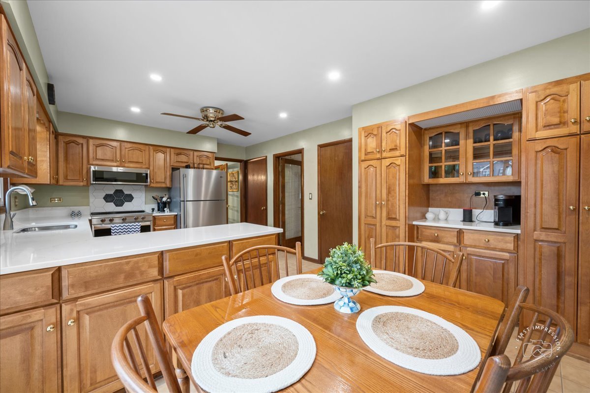 77 Bluebird Lane Naperville, IL 60565 - Photo 13 of 27