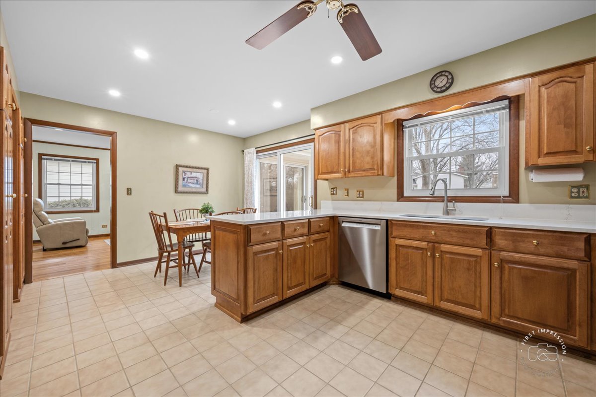 77 Bluebird Lane Naperville, IL 60565 - Photo 9 of 27
