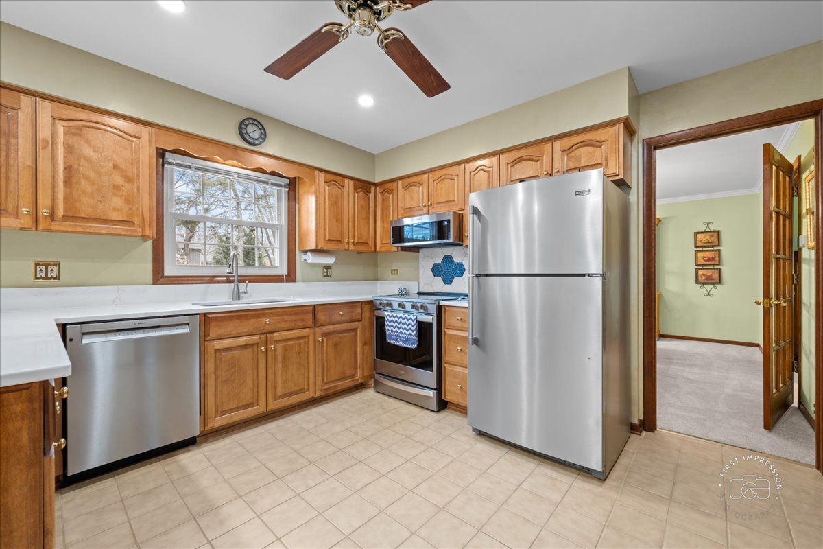 77 Bluebird Lane Naperville, IL 60565 - Photo 10 of 27