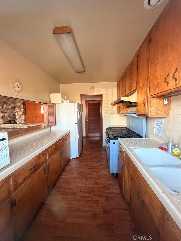 16511 Garfield Avenue, Unit D40 Paramount, CA 90723 - Photo 18 of 18 a large kitchen with a stove and a sink