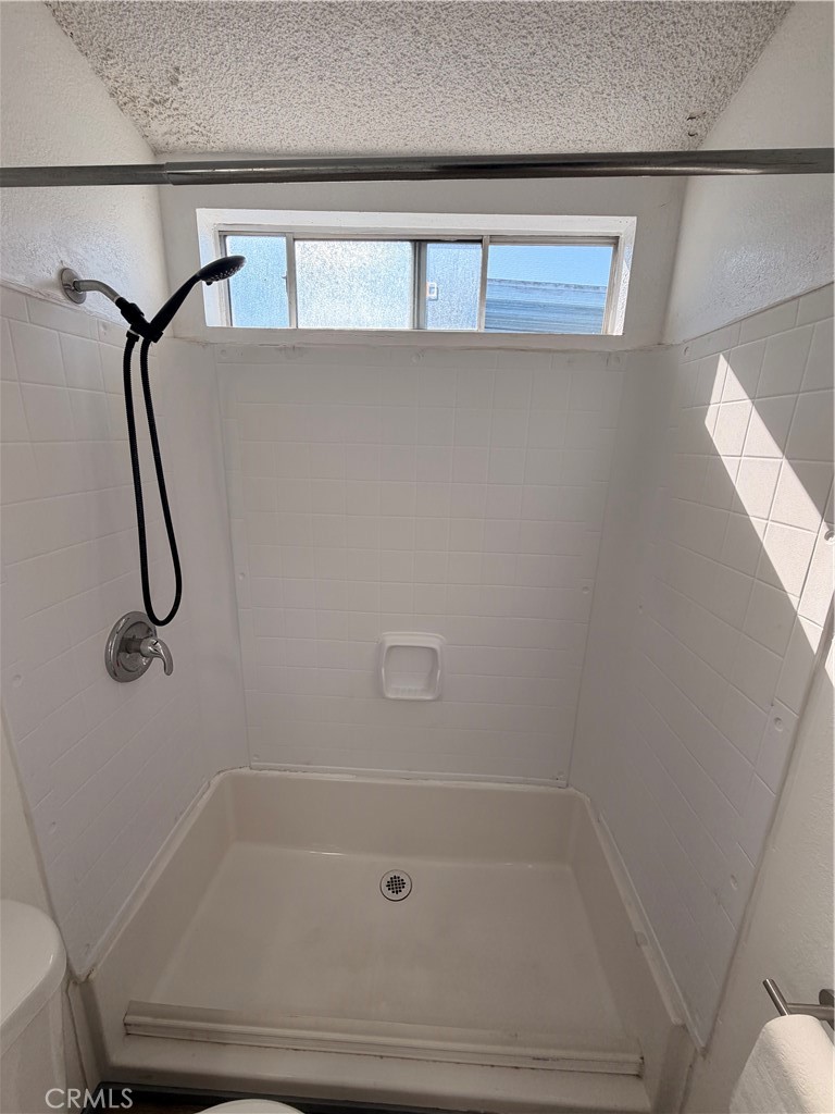 16511 Garfield Avenue, Unit D40 Paramount, CA 90723 - Photo 9 of 18 a bathroom with a shower and tub