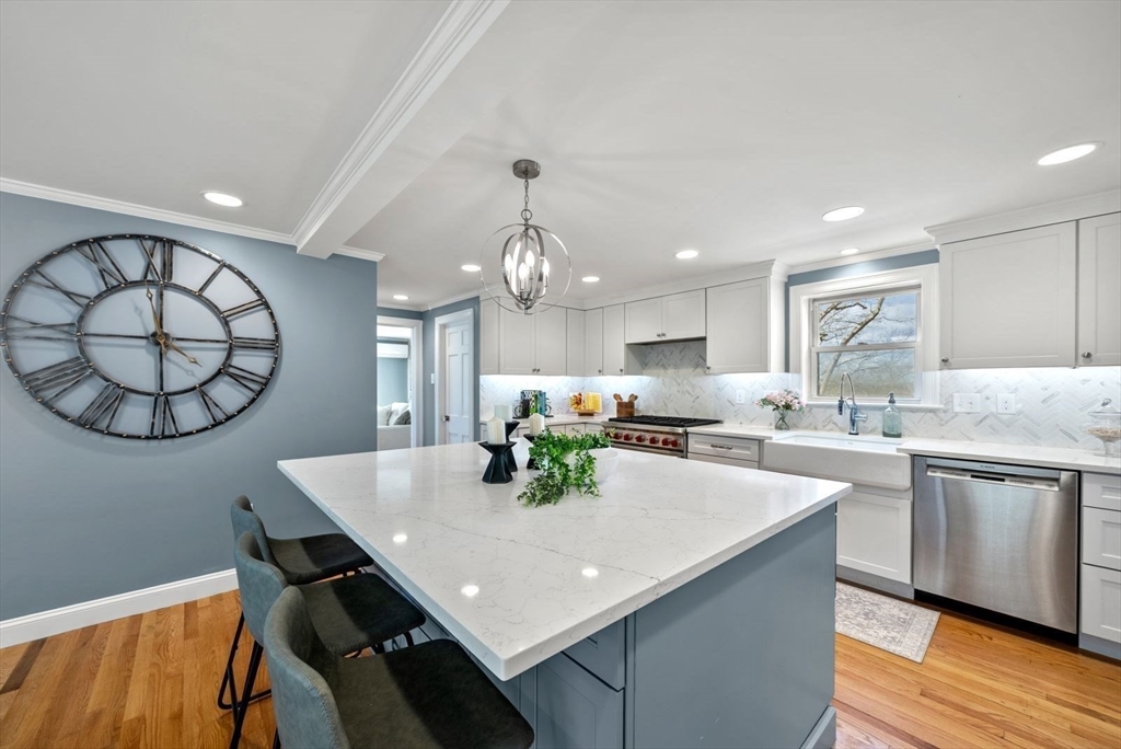166 Hillcrest Road Needham, MA 02492 - Photo 12 of 41