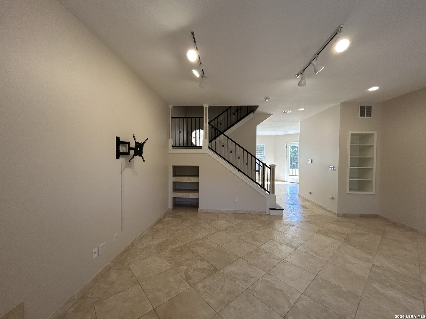 628 Ira Lee Road San Antonio, TX 78218 - Photo 4 of 52