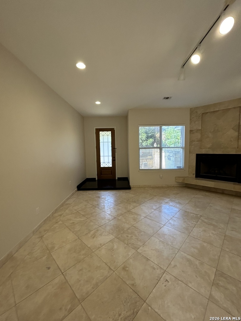 628 Ira Lee Road San Antonio, TX 78218 - Photo 5 of 52