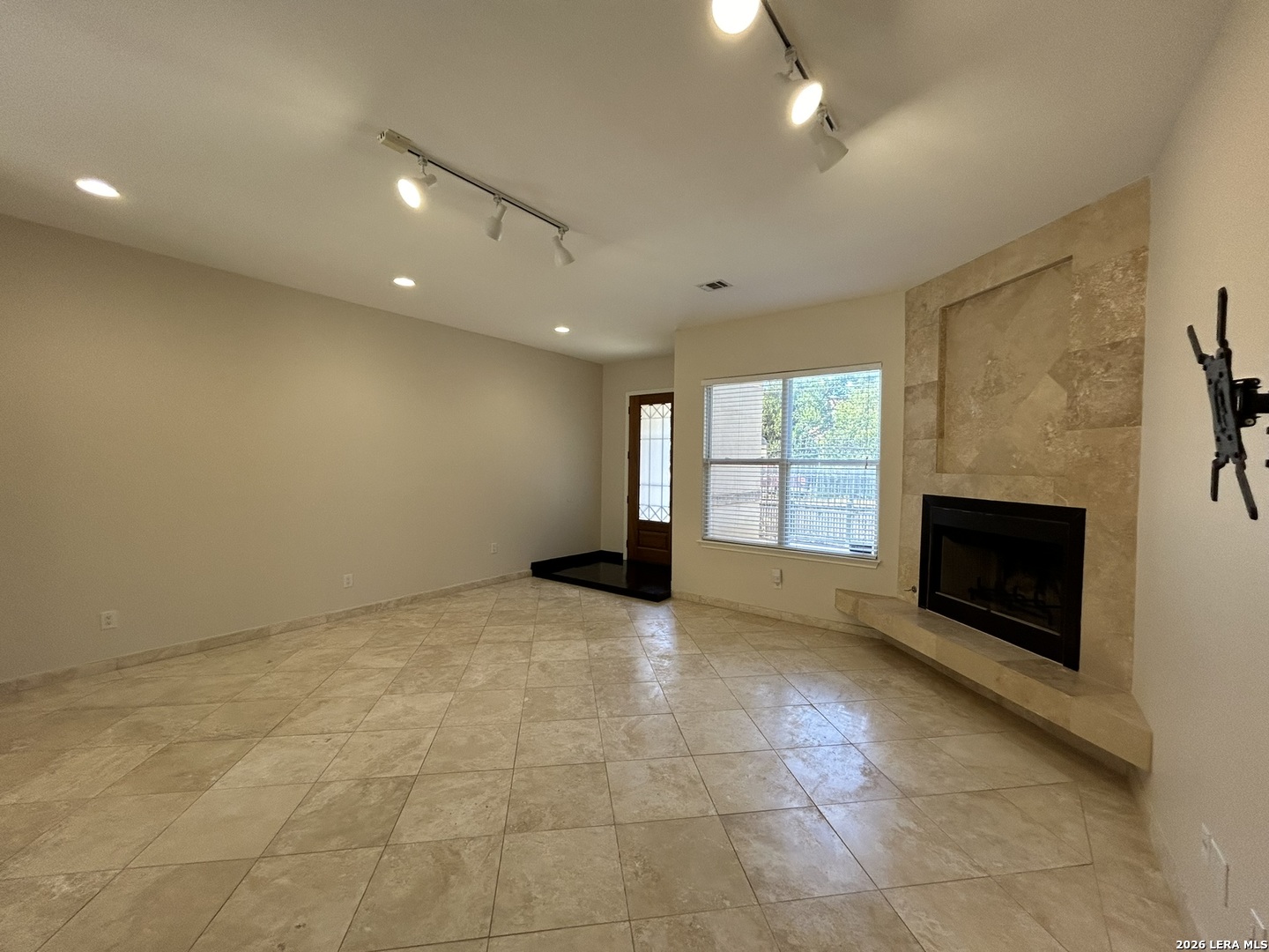 628 Ira Lee Road San Antonio, TX 78218 - Photo 6 of 52