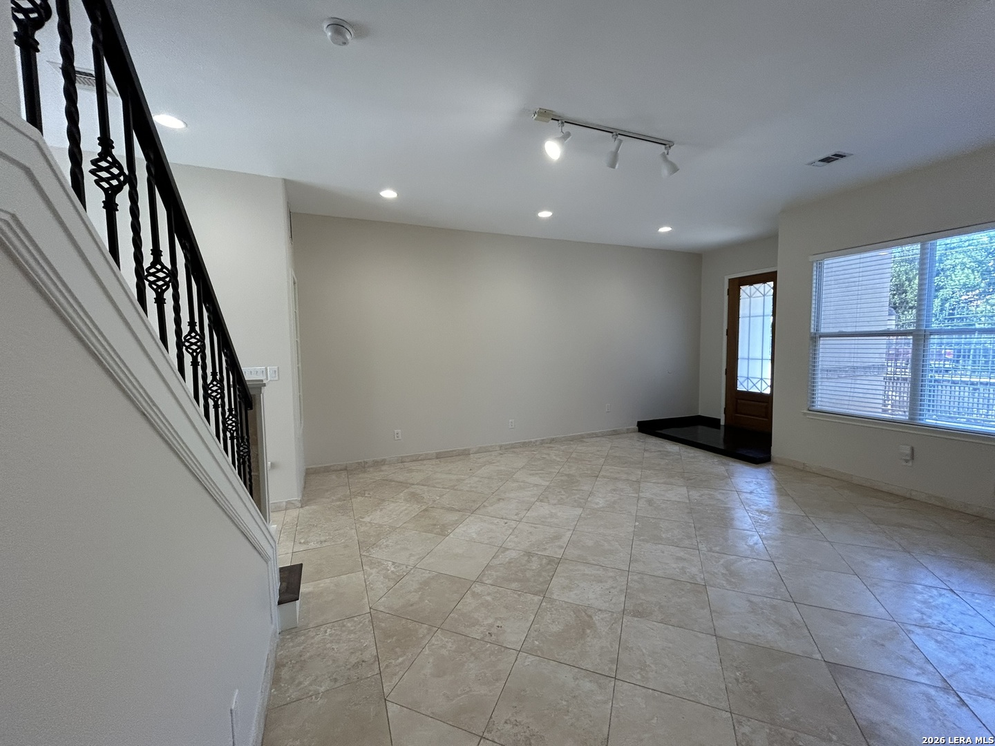 628 Ira Lee Road San Antonio, TX 78218 - Photo 7 of 52