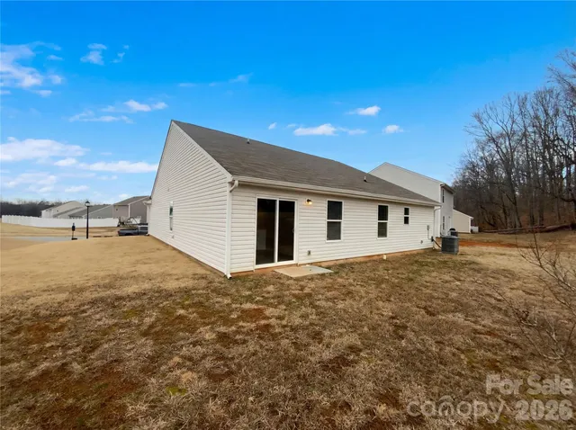 a view of a house with a backyard