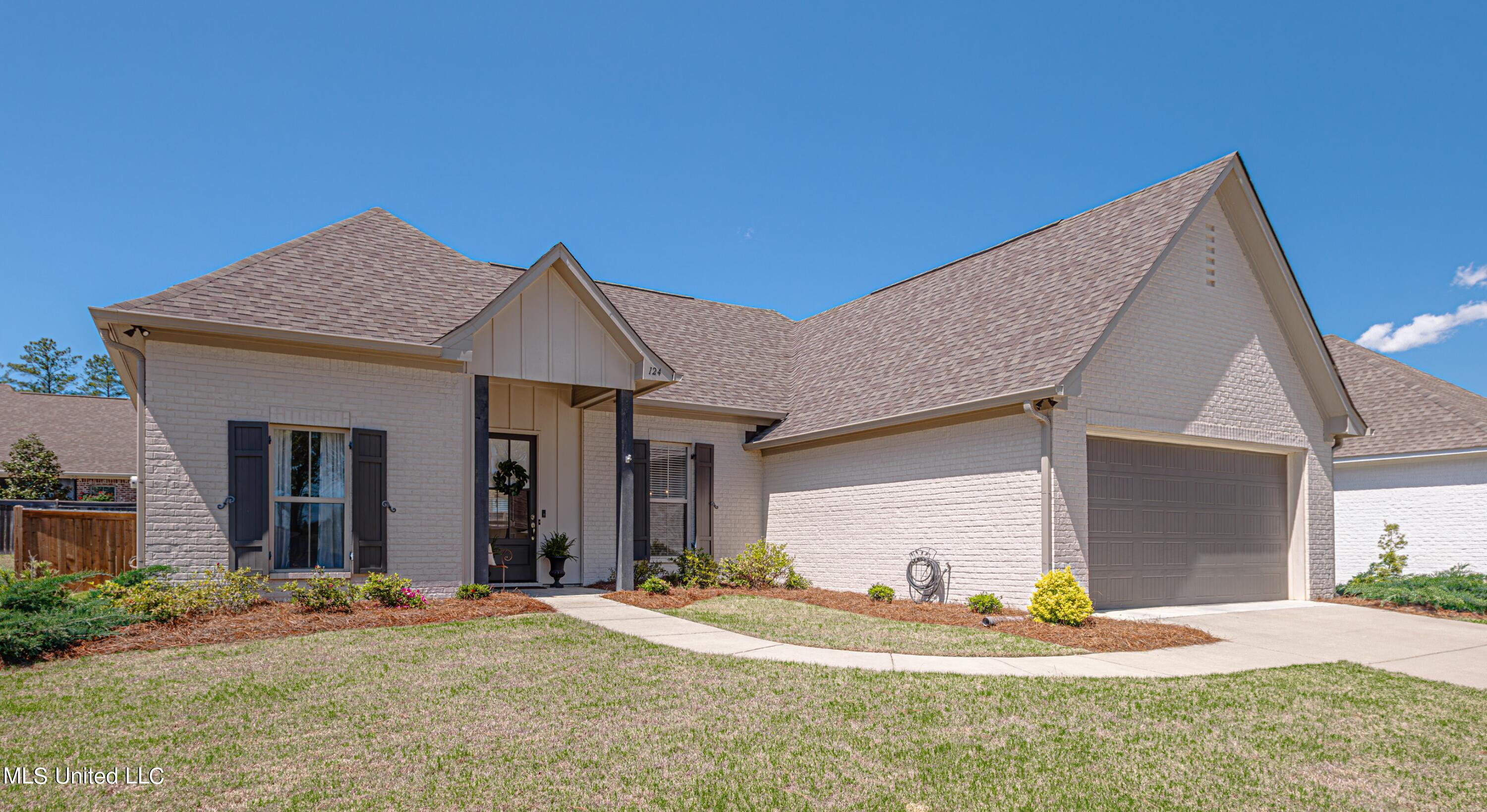 124 Hampton Way Madison, MS 39110 - Photo 2 of 42 great Curb appeal!