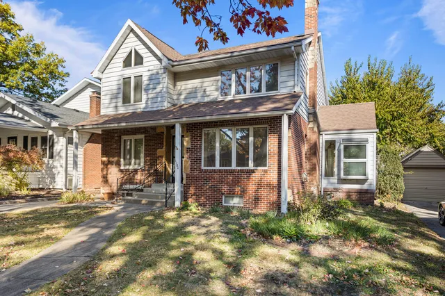 $235,000 | 1120 West Daniel Street, Champaign, IL 61821