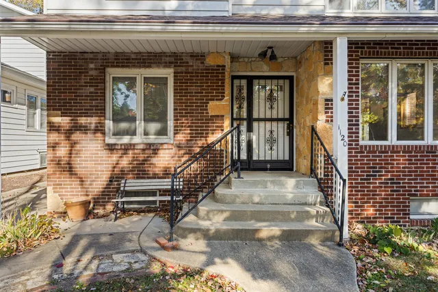 $235,000 | 1120 West Daniel Street, Champaign, IL 61821