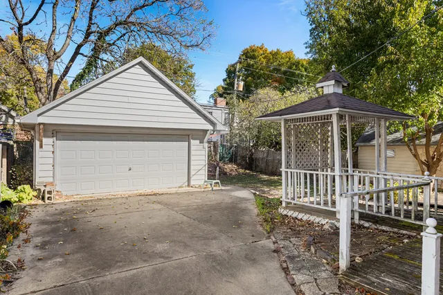 $235,000 | 1120 West Daniel Street, Champaign, IL 61821