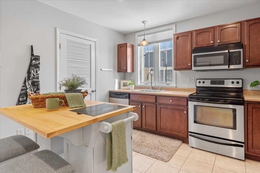 42 Phillips Road, Unit 5 Holden, MA 01520 - Photo 7 of 23 Gallery Image 7