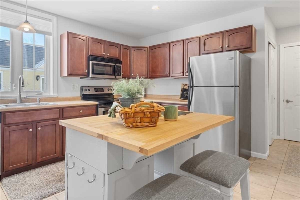 42 Phillips Road, Unit 5 Holden, MA 01520 - Photo 8 of 23 Gallery Image 8