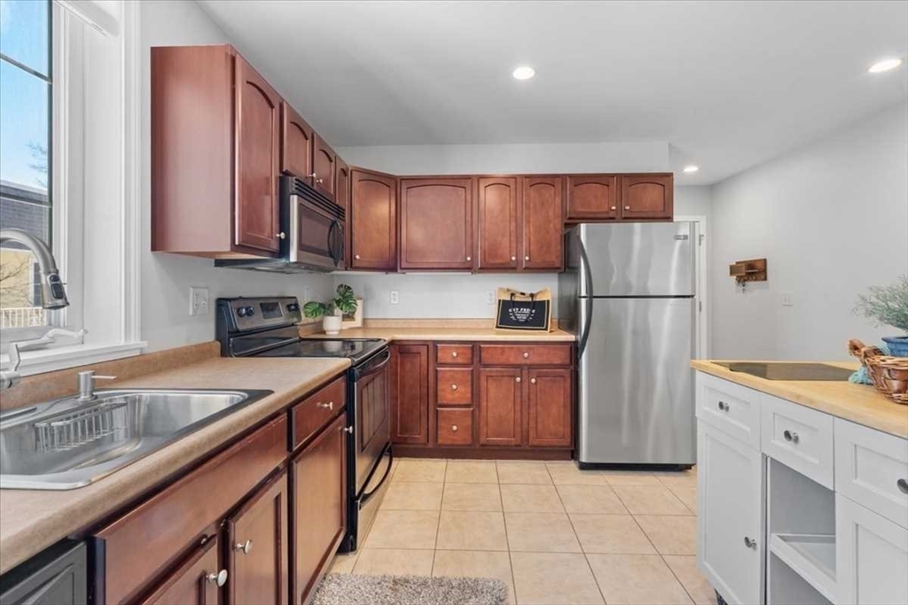 42 Phillips Road, Unit 5 Holden, MA 01520 - Photo 9 of 23 Gallery Image 9