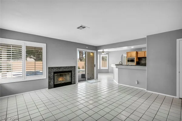 $2,995 | 2016 Silverton Drive, Henderson, NV 89074