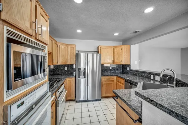 $2,995 | 2016 Silverton Drive, Henderson, NV 89074