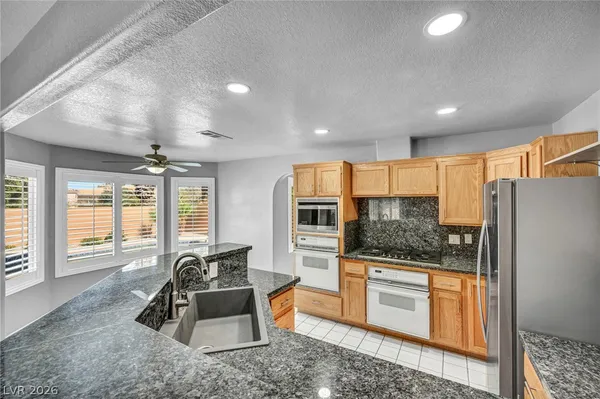 $2,995 | 2016 Silverton Drive, Henderson, NV 89074