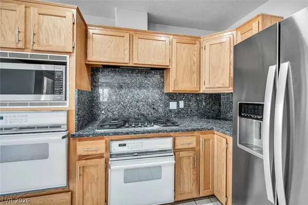 $2,995 | 2016 Silverton Drive, Henderson, NV 89074