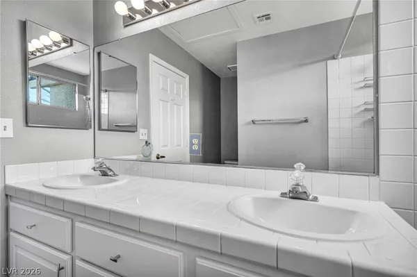 $2,995 | 2016 Silverton Drive, Henderson, NV 89074