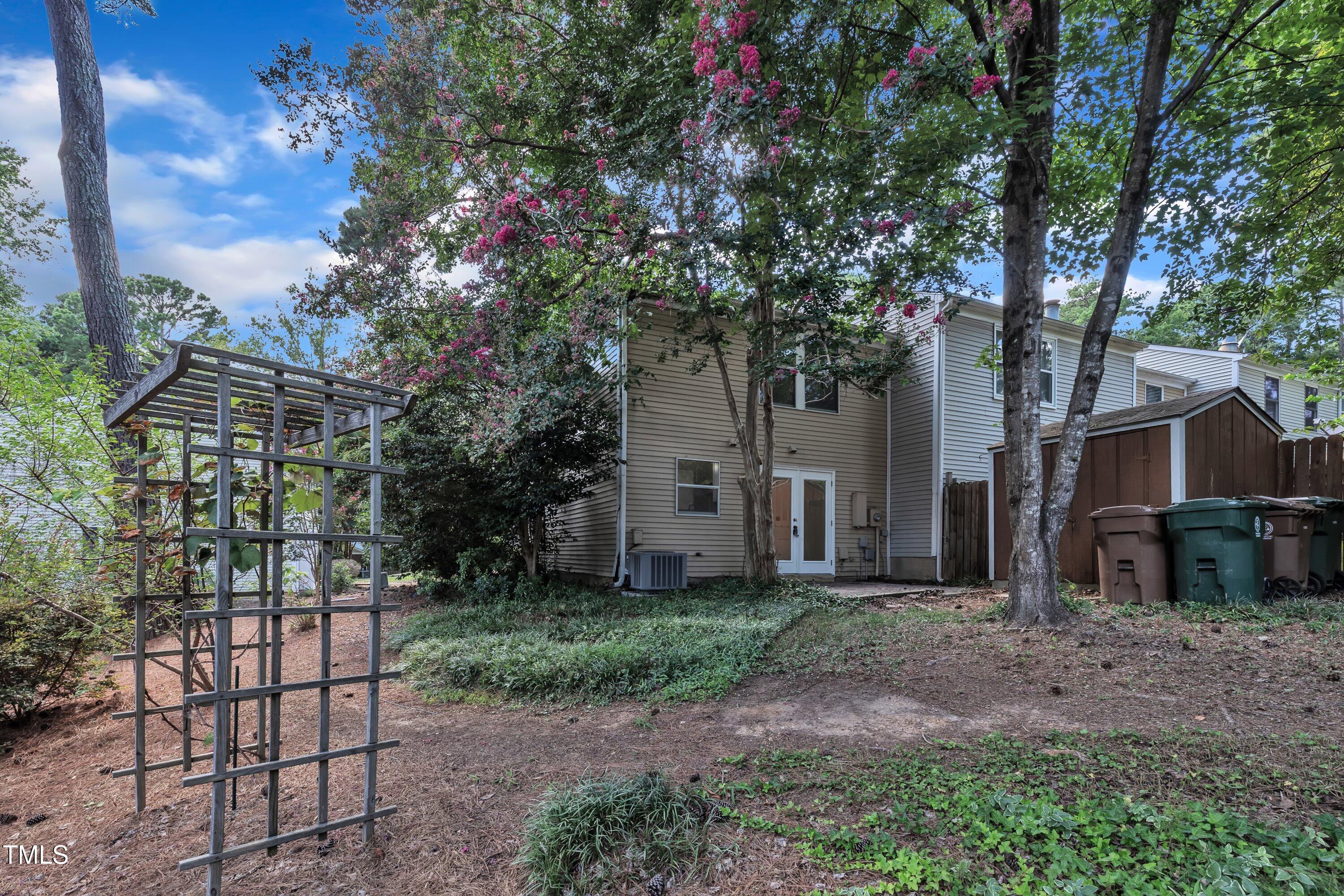 632 Middleton Avenue Cary, NC 27513 - Photo 29 of 34 a backyard of a house with table and chairs