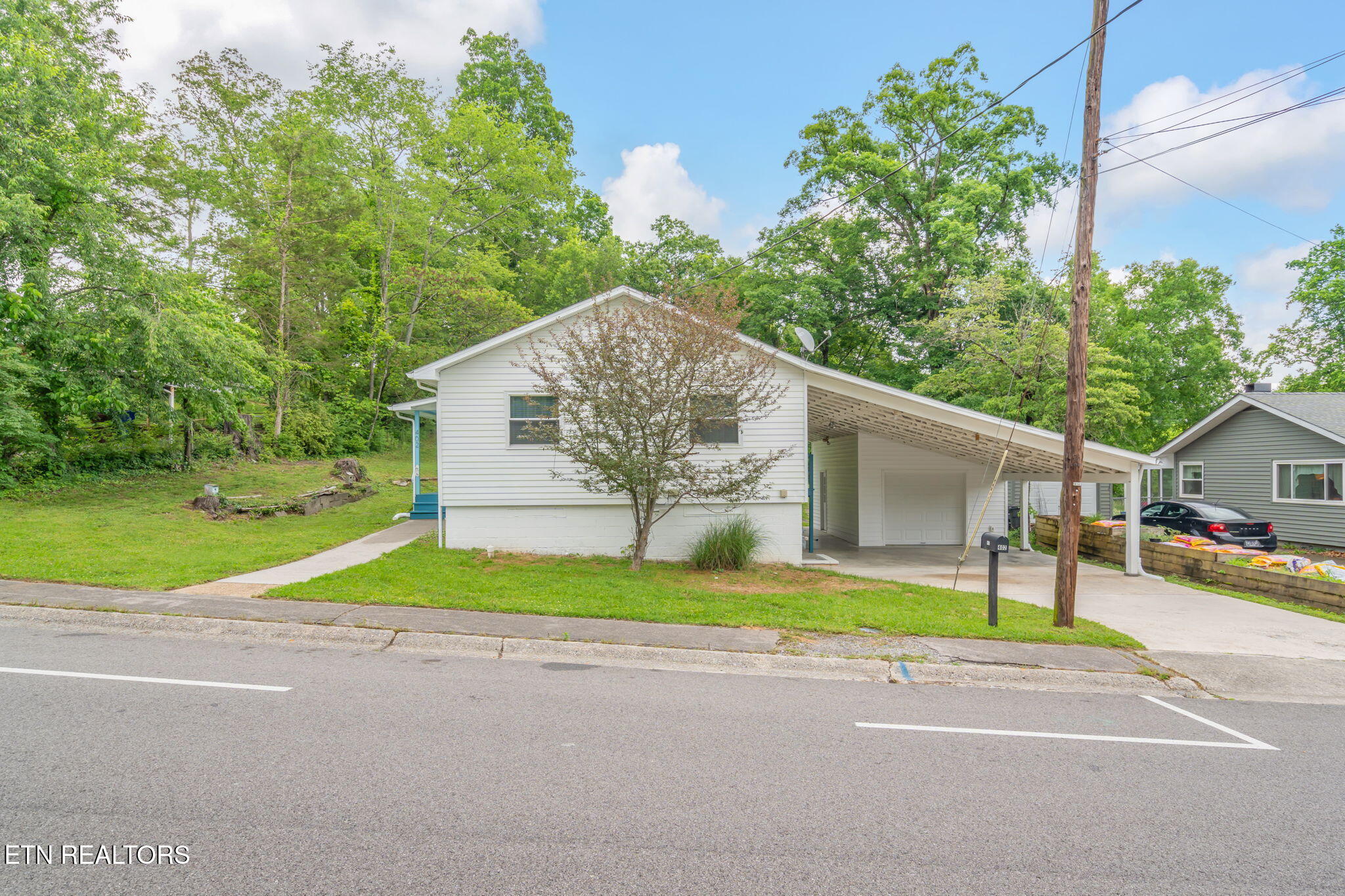 402 Michigan Avenue Oak Ridge, TN 37830 - Photo 1 of 39 3-web-or-mls-402 Michigan Ave-4