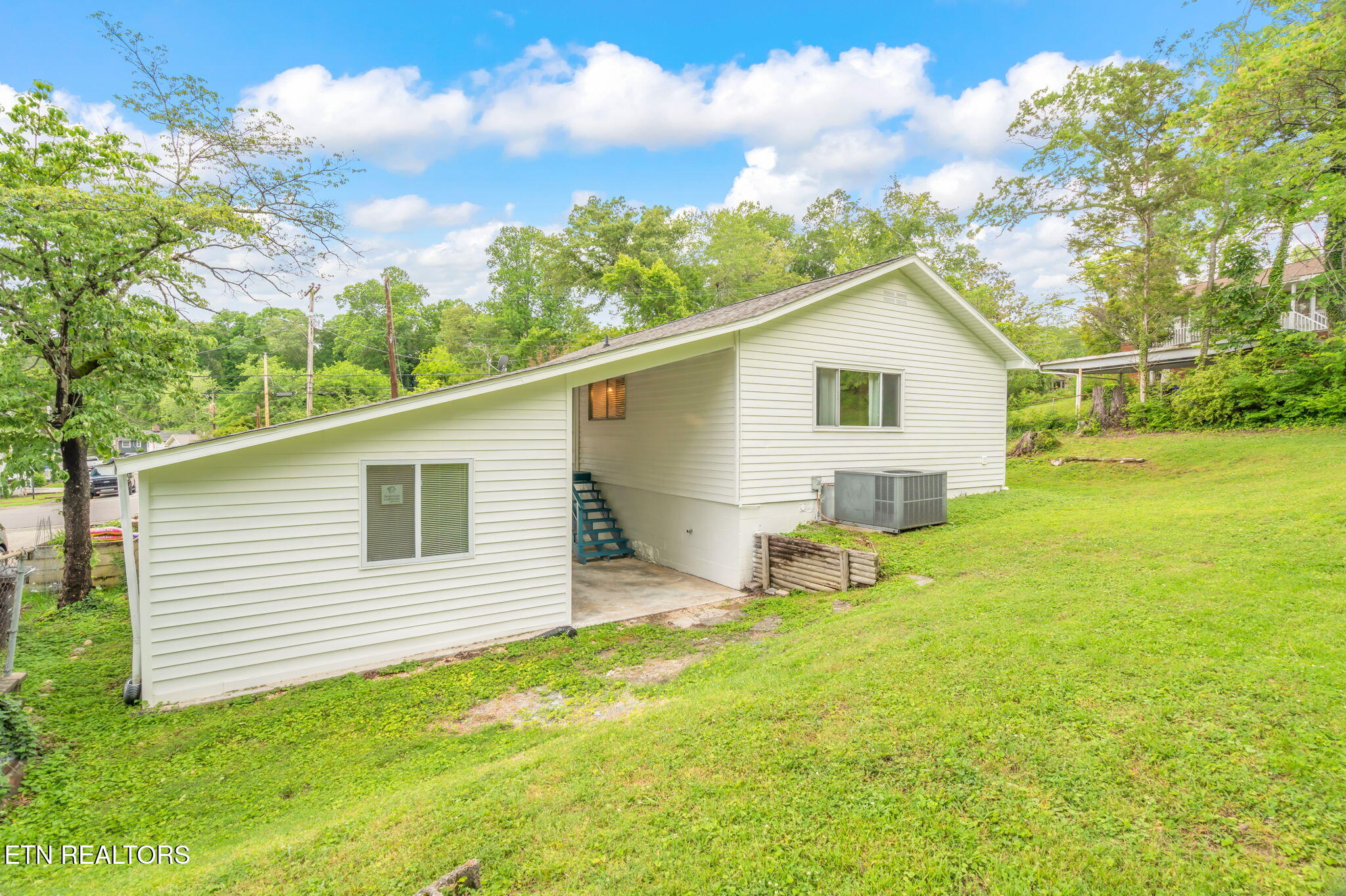 402 Michigan Avenue Oak Ridge, TN 37830 - Photo 29 of 39 40-web-or-mls-402 Michigan Ave-41