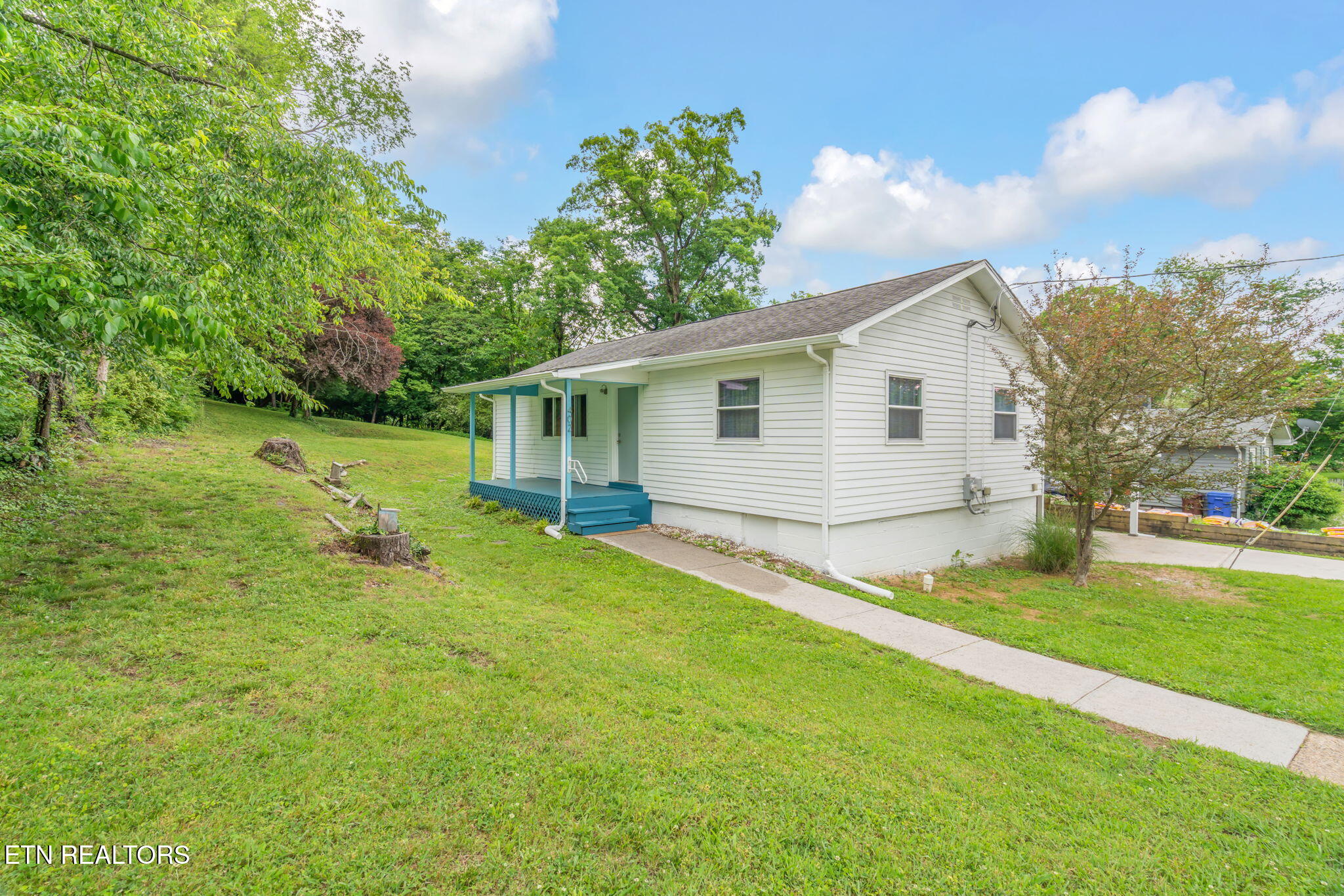 402 Michigan Avenue Oak Ridge, TN 37830 - Photo 3 of 39 5-web-or-mls-402 Michigan Ave-6