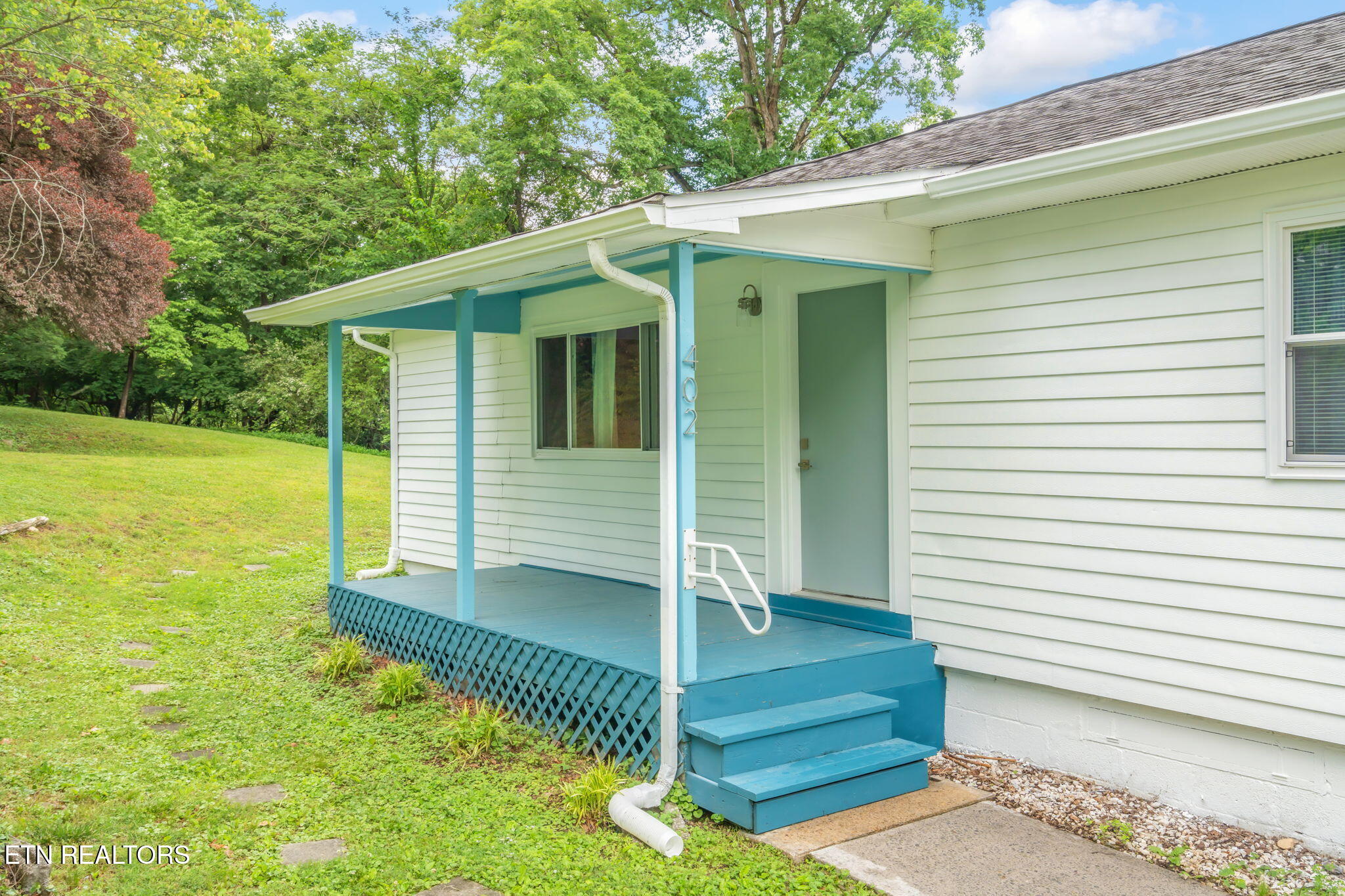 402 Michigan Avenue Oak Ridge, TN 37830 - Photo 4 of 39 6-web-or-mls-402 Michigan Ave-7