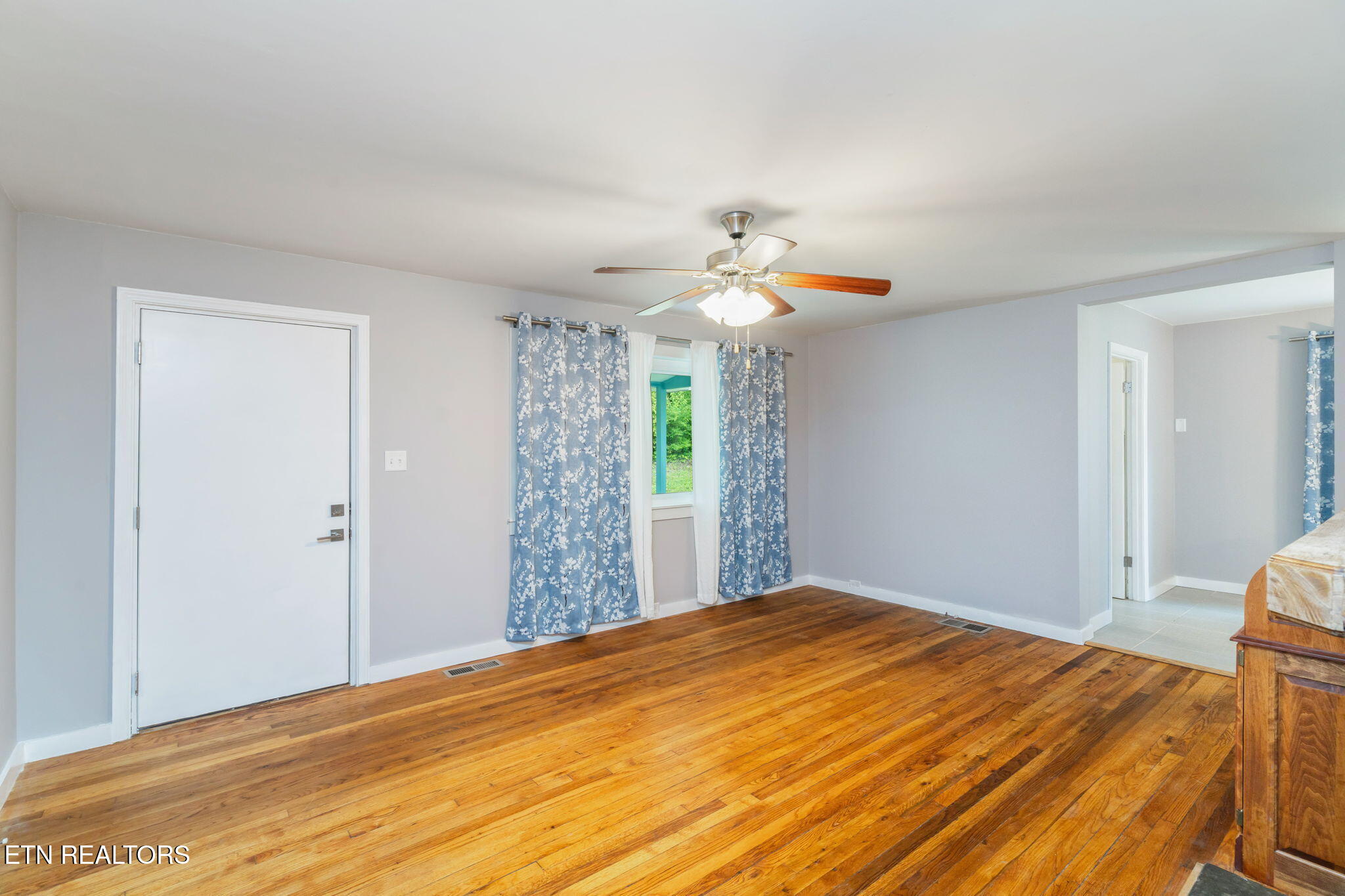 402 Michigan Avenue Oak Ridge, TN 37830 - Photo 8 of 39 13-web-or-mls-402 Michigan Ave-14
