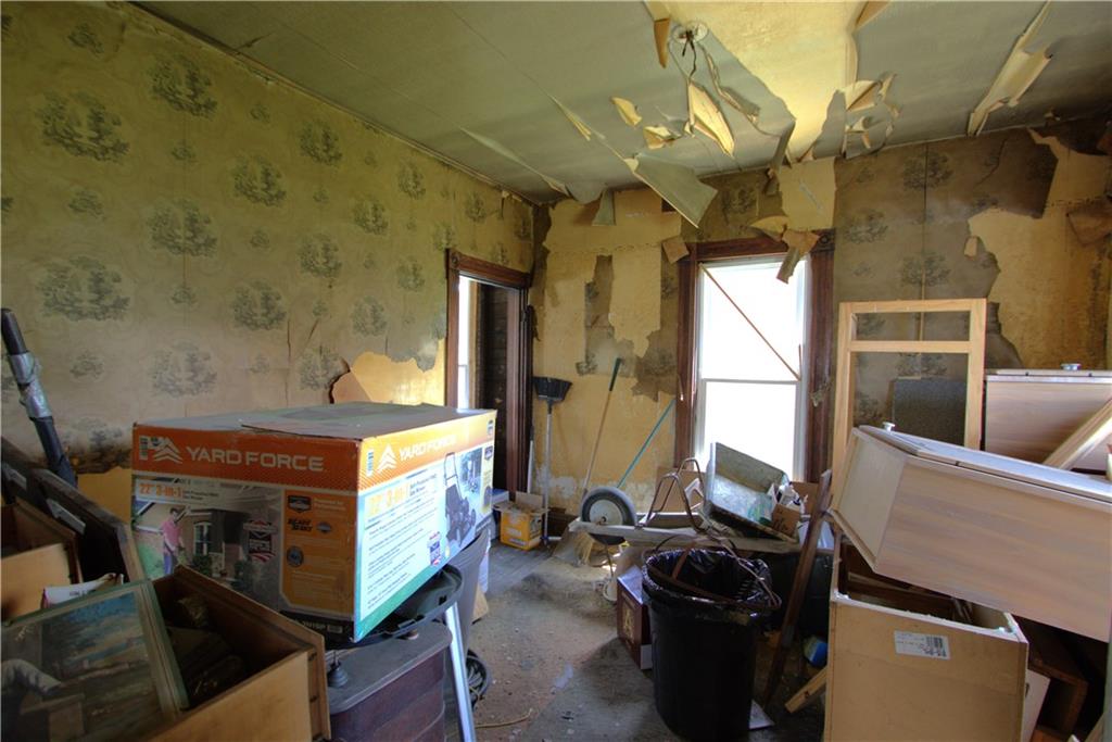 233 Allen Avenue Donora, PA 15033 - Photo 21 of 31 Separate 12x12 Formal Dining Room in Front House