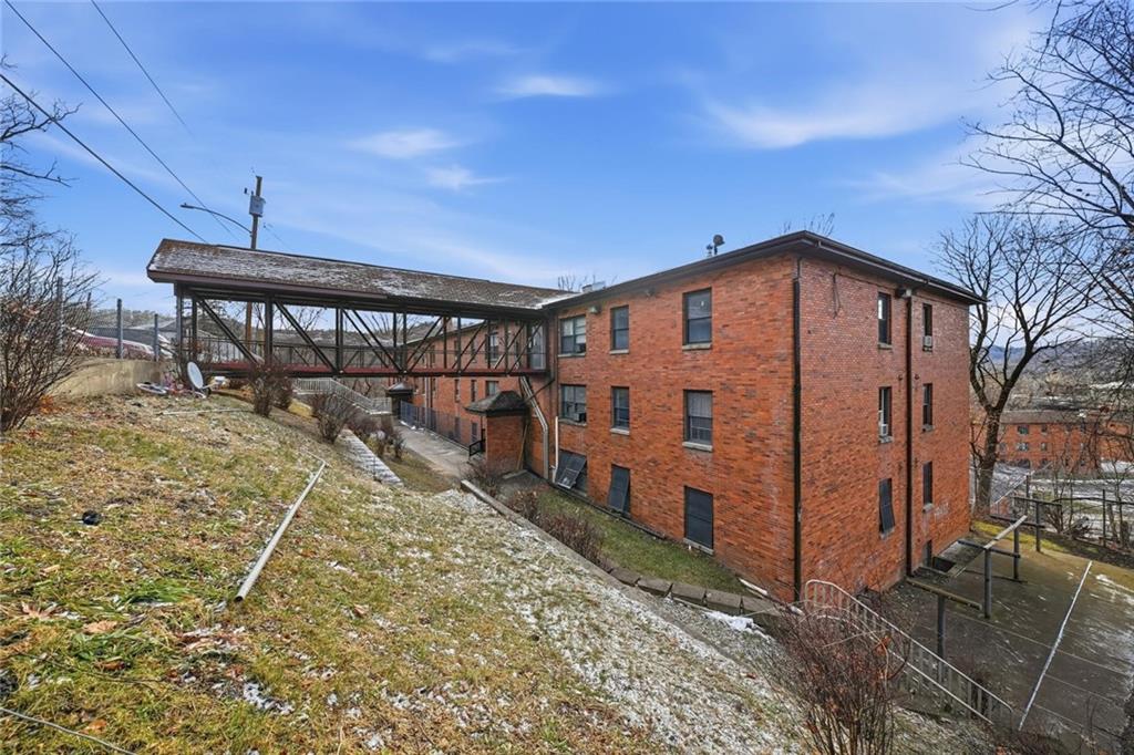 121 Locust Street Ambridge, PA 15003 - Photo 3 of 38