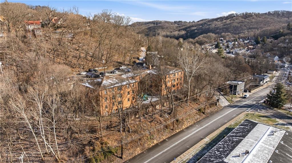 121 Locust Street Ambridge, PA 15003 - Photo 4 of 38