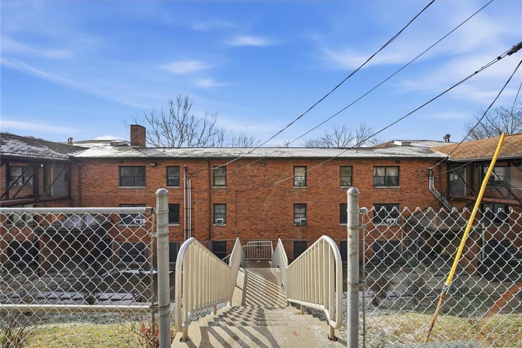 121 Locust Street Ambridge, PA 15003 - Photo 5 of 38