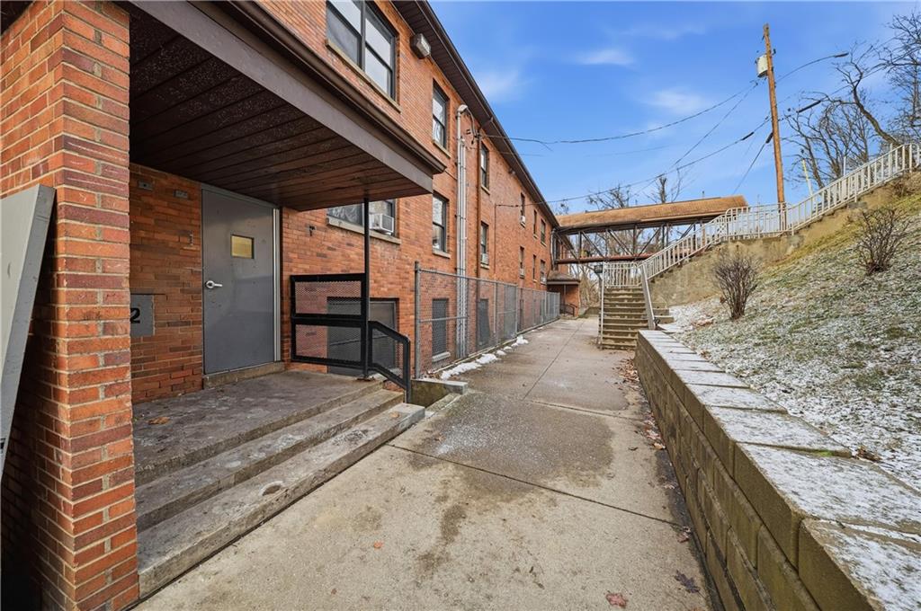 121 Locust Street Ambridge, PA 15003 - Photo 7 of 38