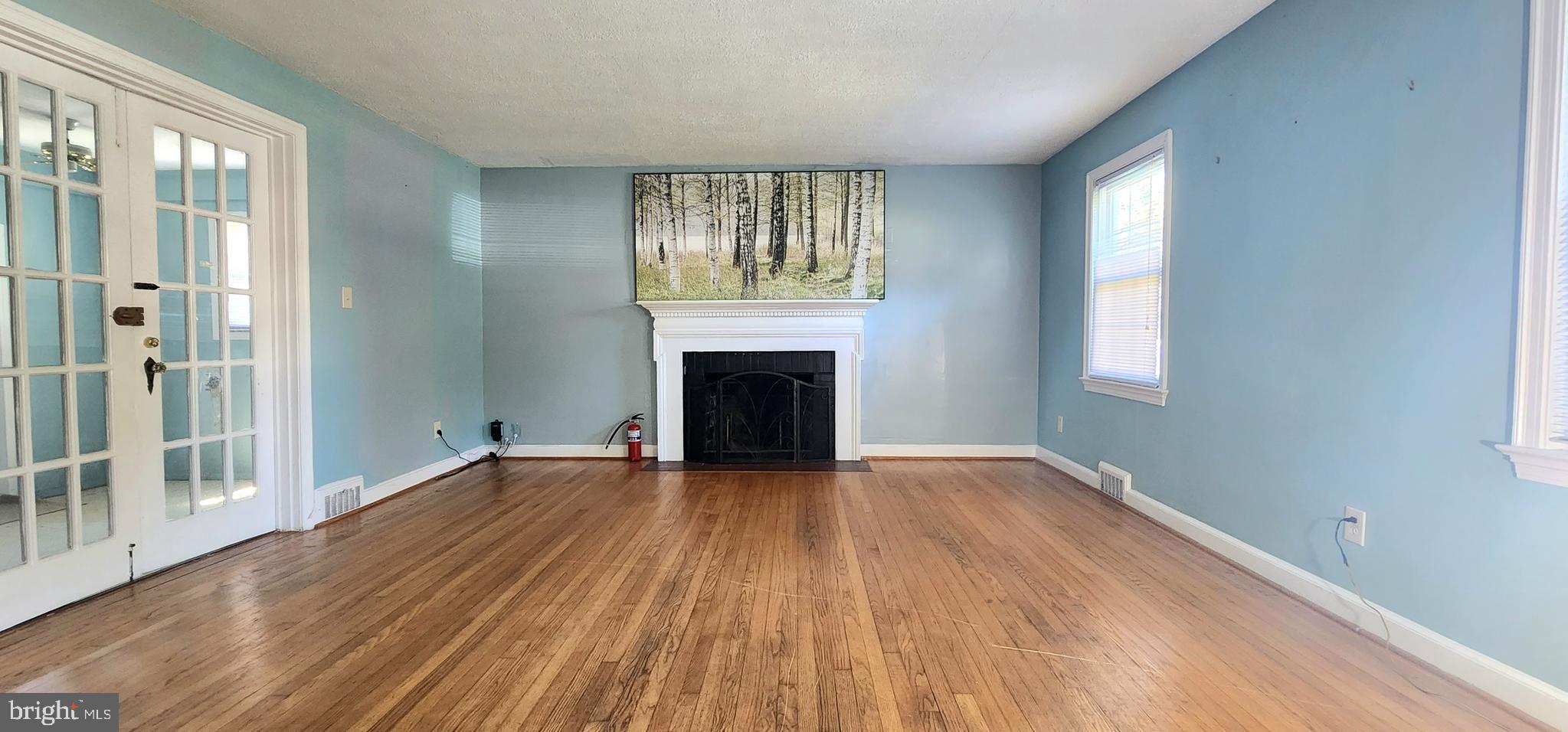 8016 Old Georgetown Road Bethesda, MD 20814 - Photo 5 of 36 Livingroom