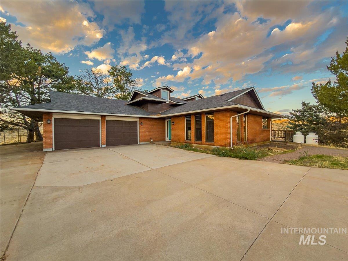 5735 Willow Creek Road Eagle, ID 83616 - Photo 2 of 30