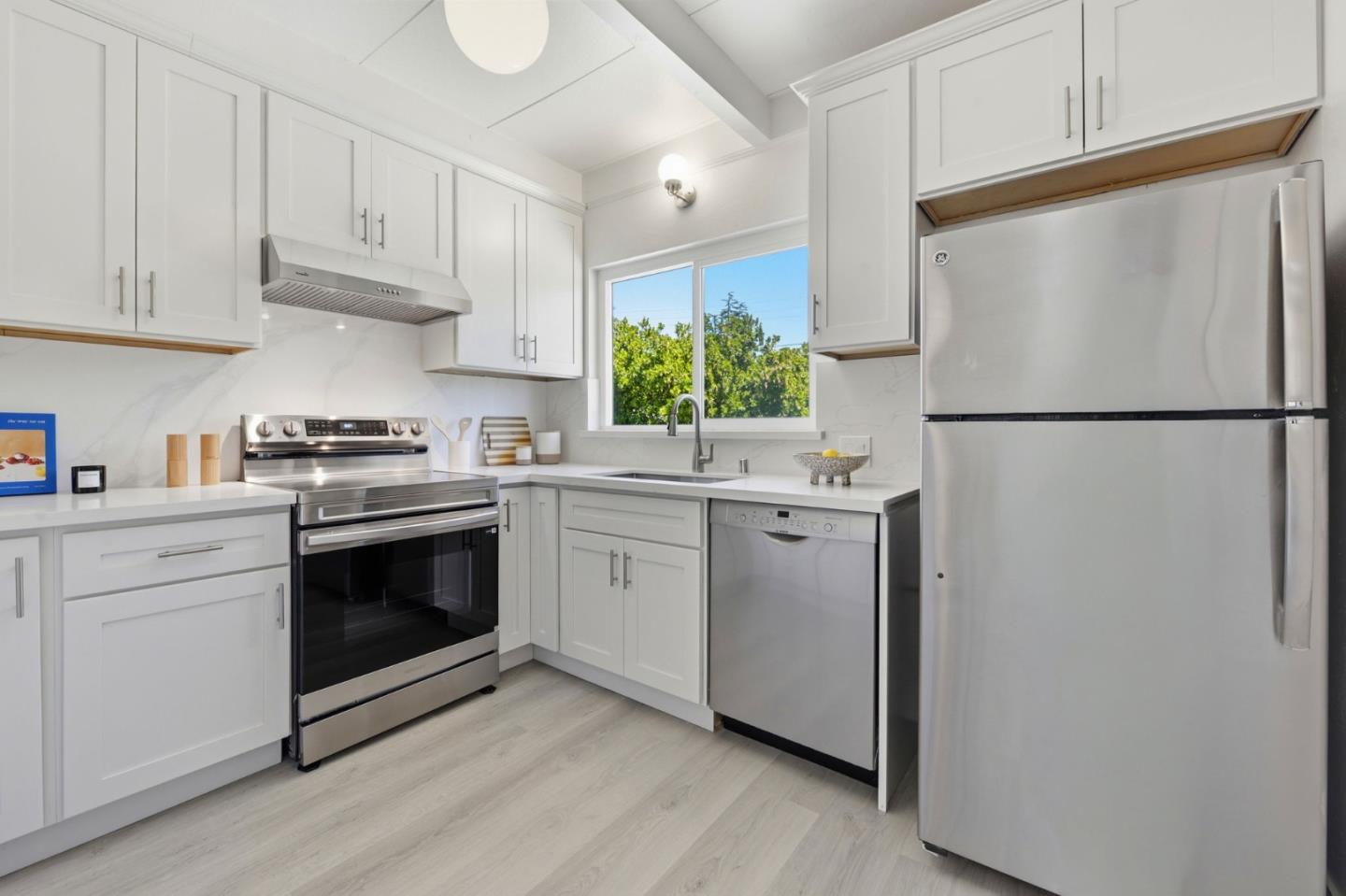3909 Middlefield Road, Unit E Palo Alto, CA 94303 - Photo 4 of 38