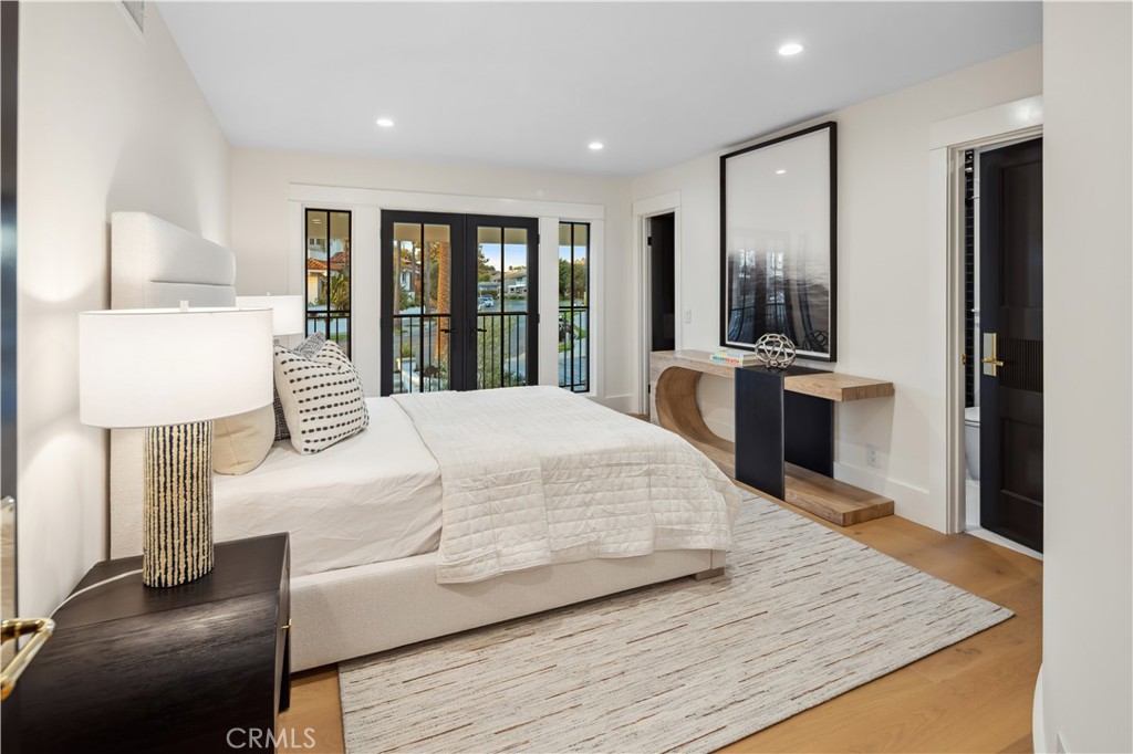 2915 Cliff Drive Newport Beach, CA 92663 - Photo 58 of 69 a spacious bedroom with a large bed and a lamp