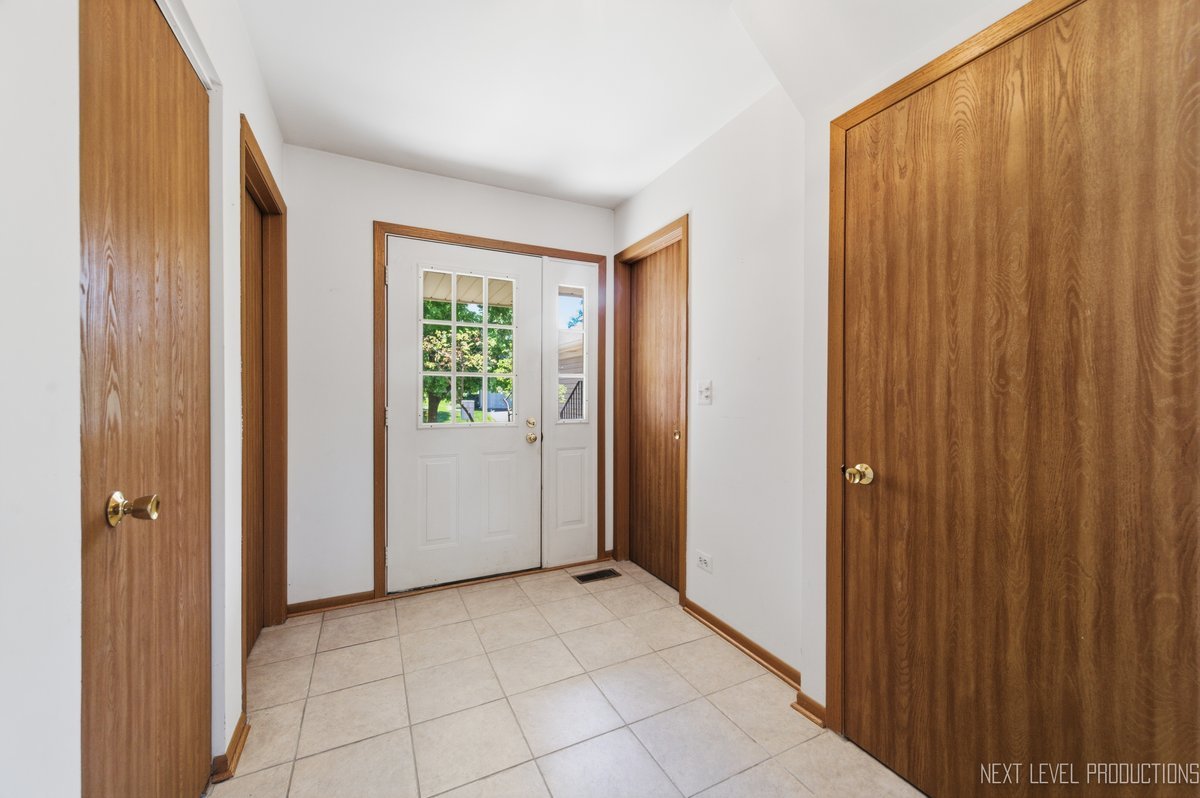 1334 Coldspring Road, Unit 1334 Carol Stream, IL 60188 - Photo 2 of 24