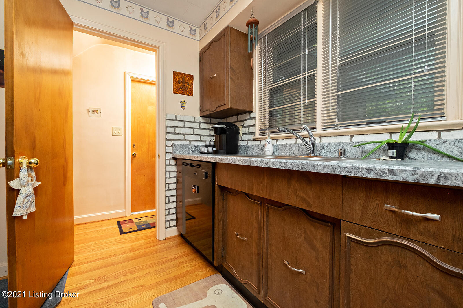 5423 Winding Road Louisville, KY 40214 - Photo 7 of 35 0015